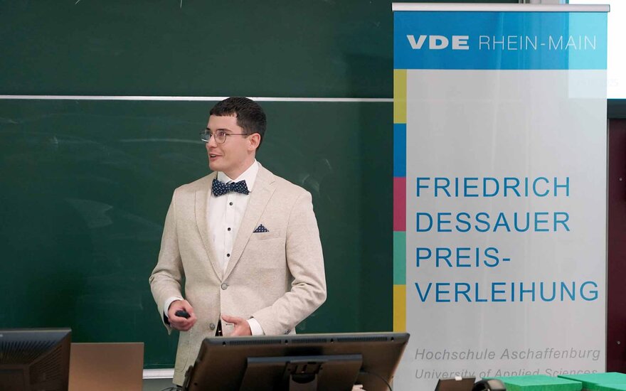 David Schuster bei der Preisverleihung vom Dessauer Preis 2025