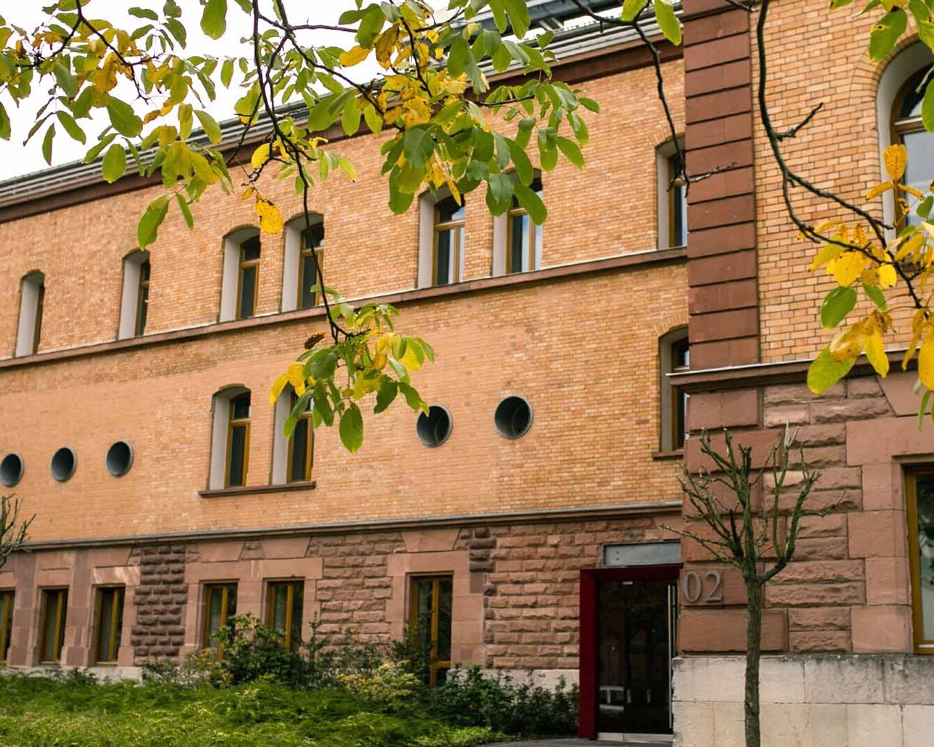 Gebäudemauer am Campus 1