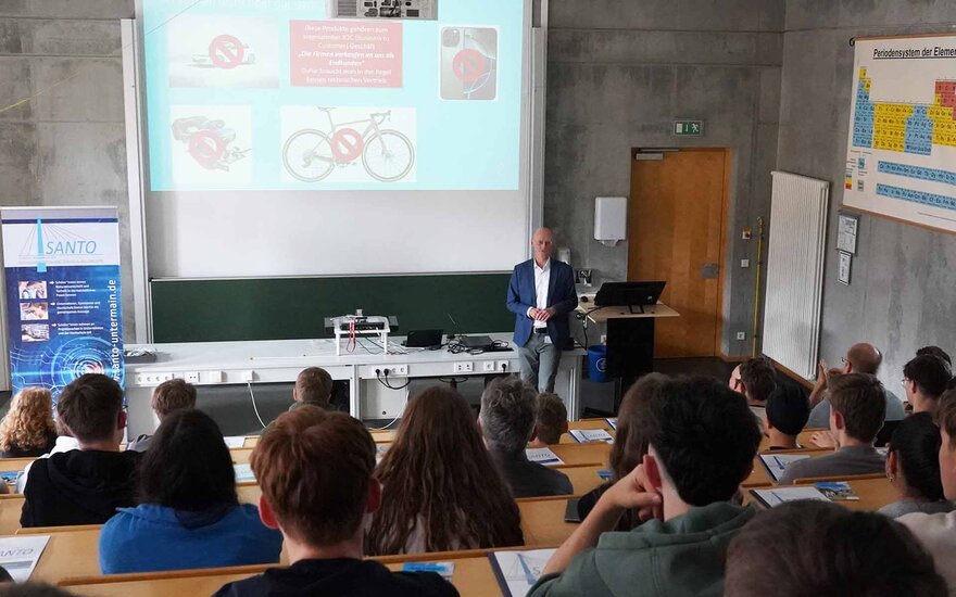 Prof. Dr.-Ing. Jochen Krieger bei der SANTO-Abschlussveranstaltung 2025