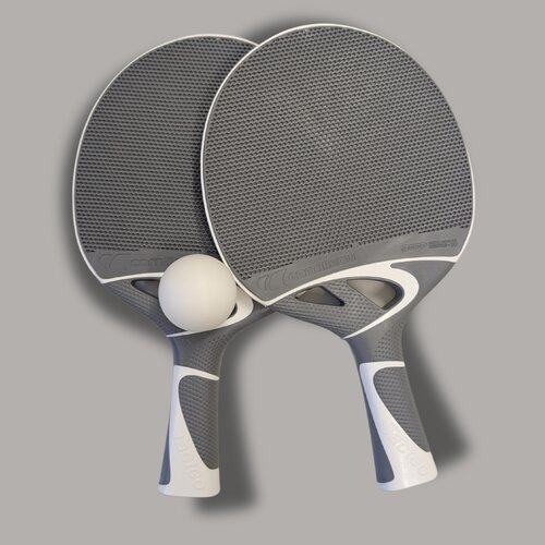 Zwei Tischtennisschläger mit Ball