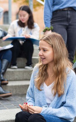 Internationale Austauschstudierende auf dem Campus