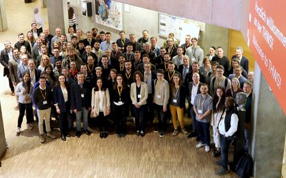 Gruppenbild mit den am Promotionsretreat Beteiligten im Foyer der THWS
