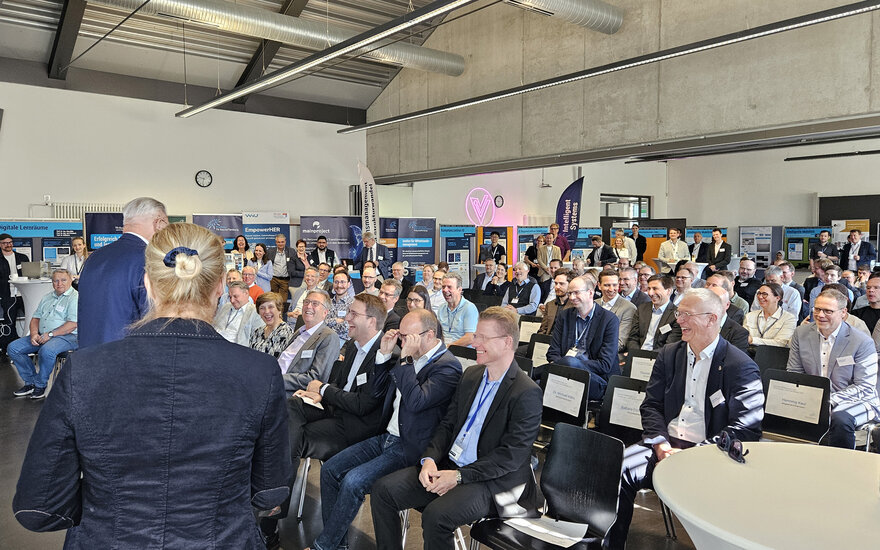 Forschungs- und Transfertag 2025 Das Publikum lächelt herzlich