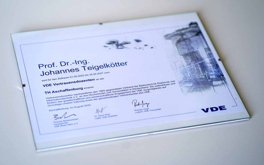 Urkunde zur Ernennung von Professor Teigelkötter zum VDE-Vertrauensdozenten