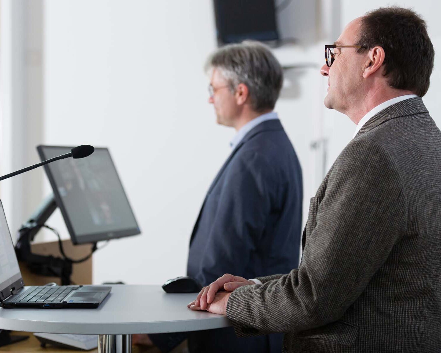 Prof. Dr. Erich Ruppert und Joachim Schmitt referieren im Rahmen des Wissenstransferprojekts mainproject. 