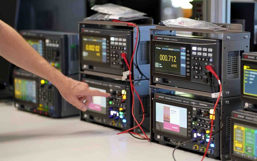 Gespendete Laborgeräte von Keysight Technologies