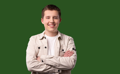 Portrait des Studenten Tim aus dem Studiengang EIT dual.