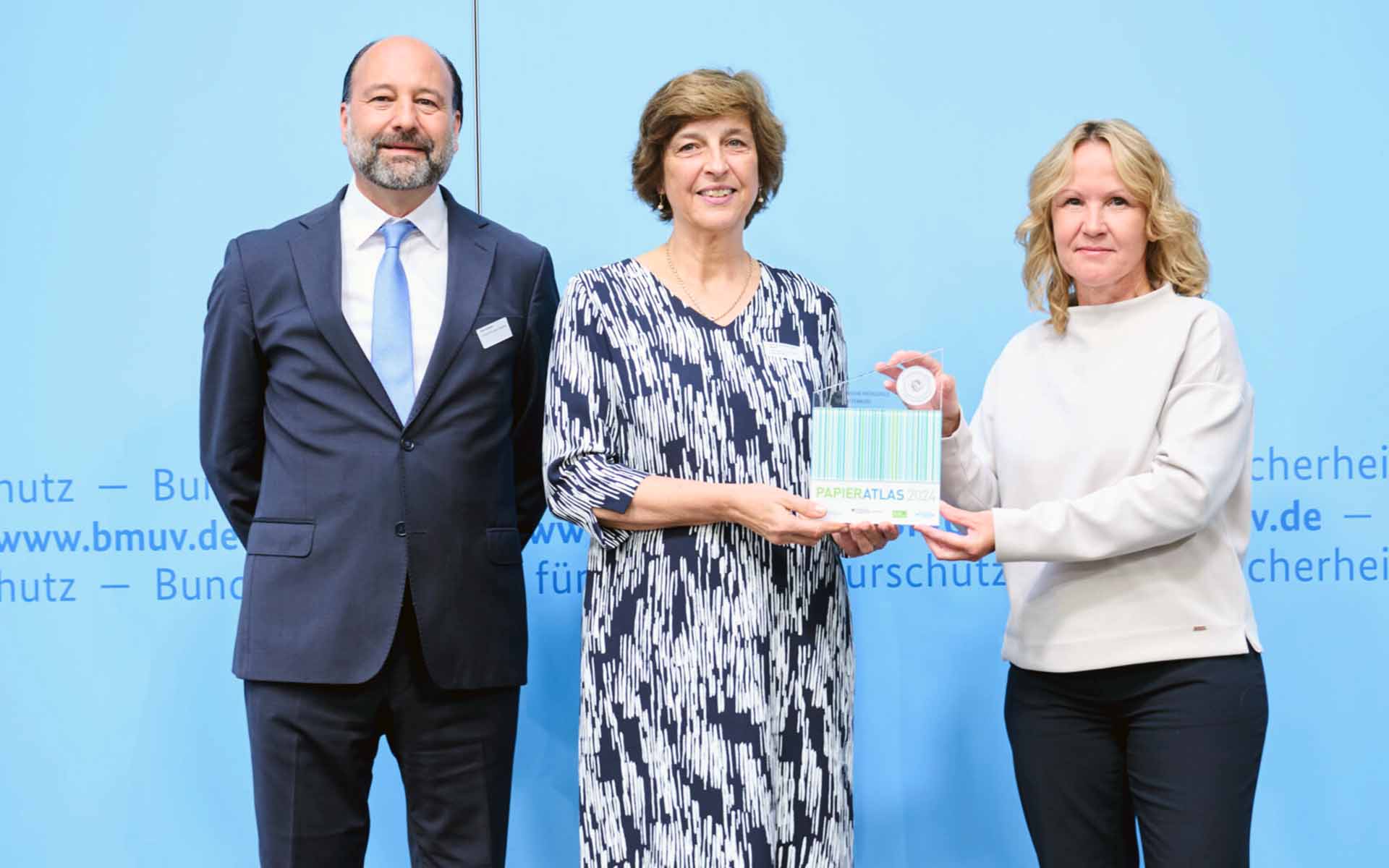 University President with Paper Atlas Representative and Federal Minister