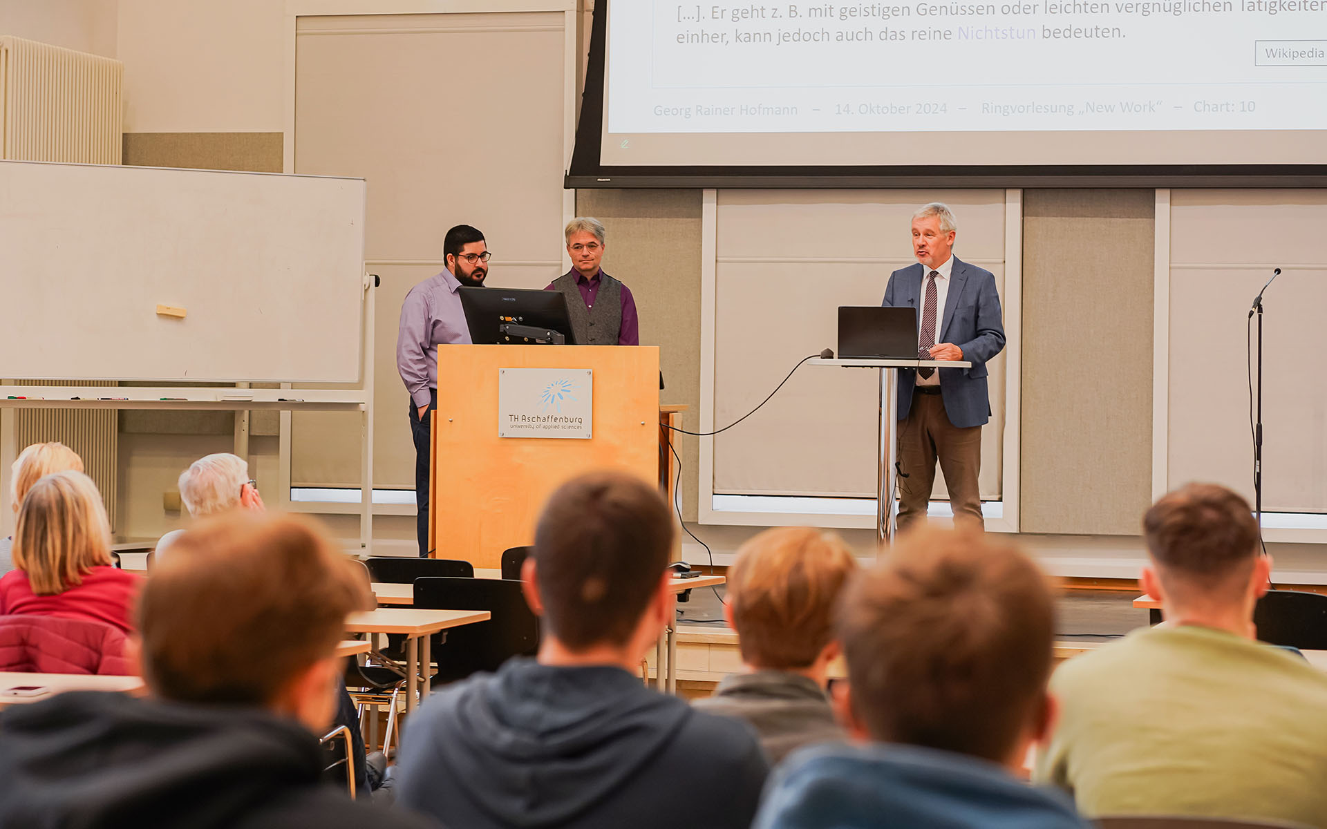 Professor und Moderatoren der Vorlesung