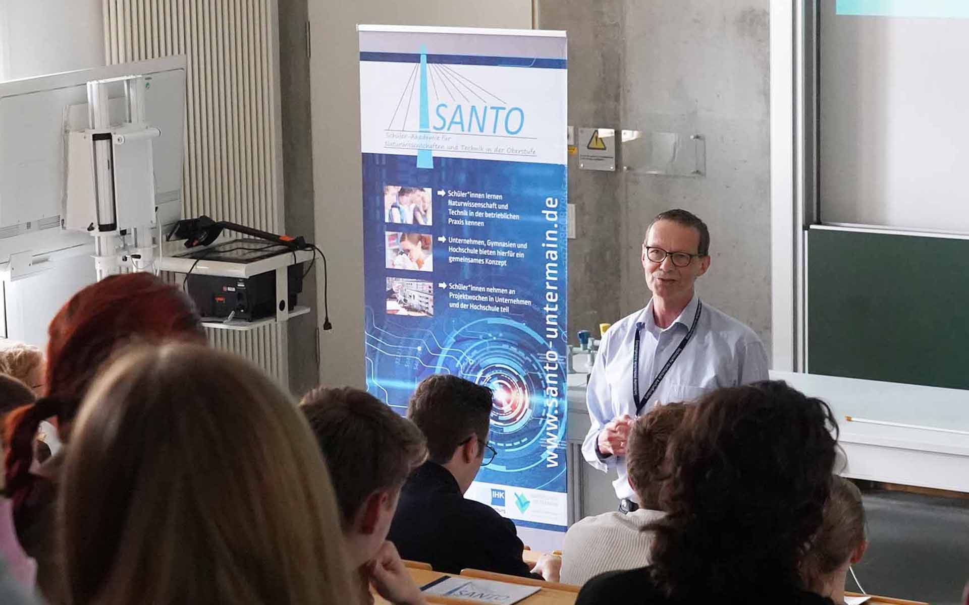 Prof. Dr.-Ing. Hinrich Mewes bei der SANTO-Abschlussveranstaltung 2025